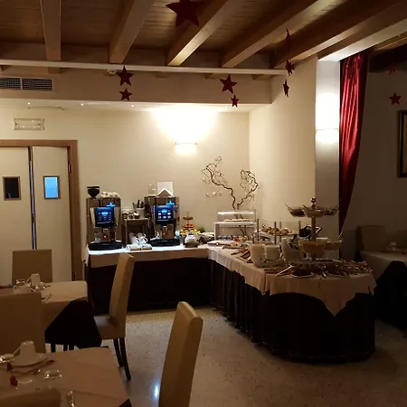 Unahotels Eco Costanza Venezia 3* ميستر
