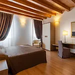 Unahotels Eco Costanza Venezia 3*